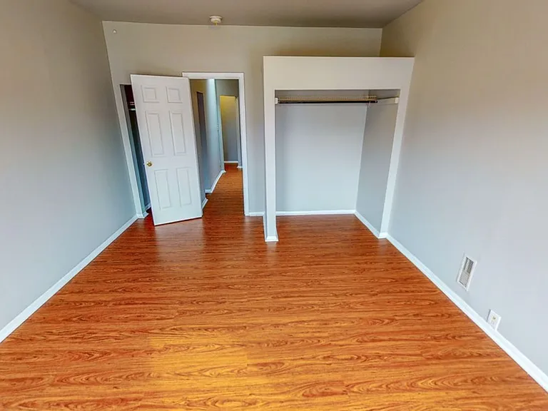 2429 Druid Hill Ave — Photo 11