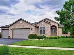 1156 Oxford Cir, Sycamore, IL 60178