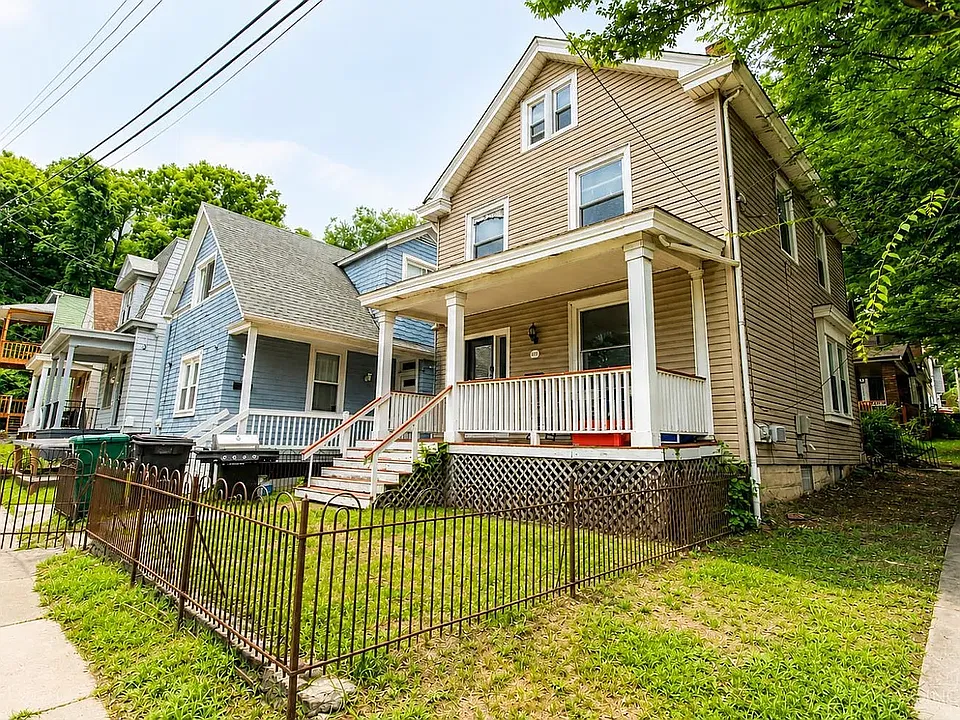 400 Tillotson St