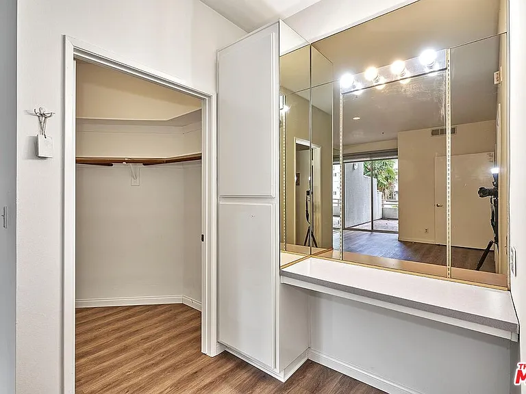 500 S Berendo St #101 — Photo 23