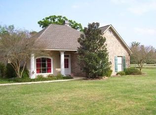 37364 Oak Hills Dr, Denham Springs, LA 70706