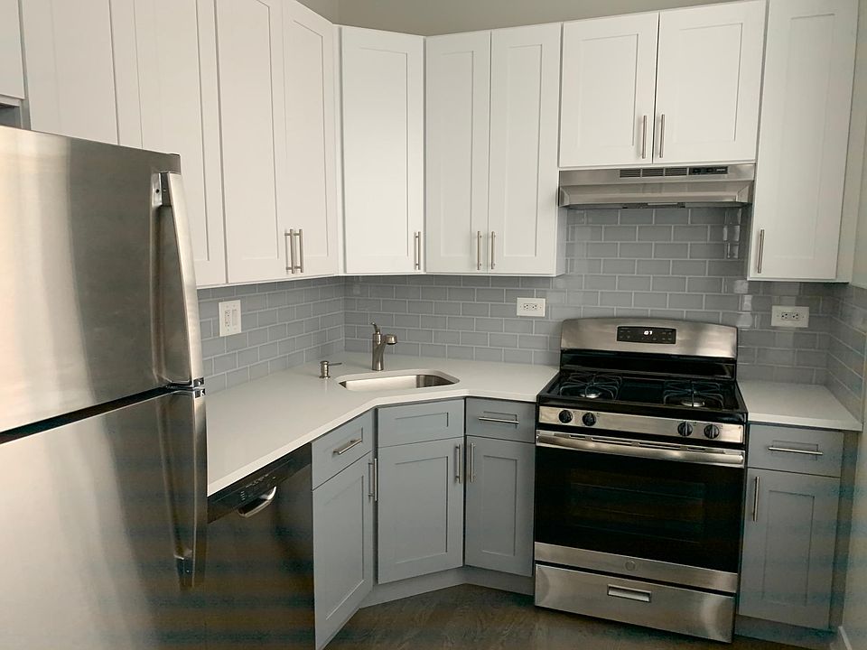 1st image of 3058 N Greenview Ave #2F