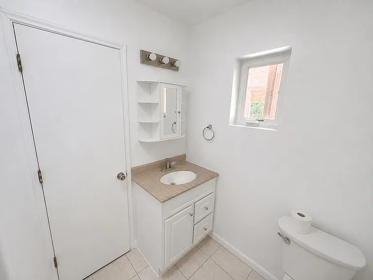 518 S Grinnell Ave — Photo 6