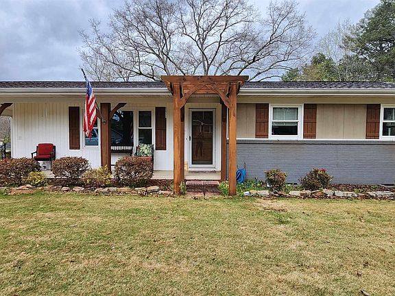 2nd image of 33 Pine Cir