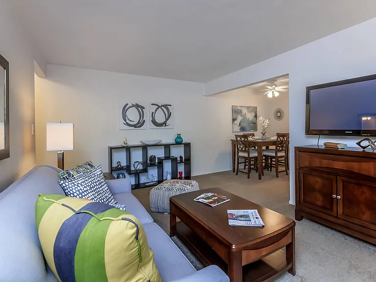 Honeywood Apartments — Photo 30