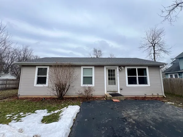 2610 S Elmkirk Park, McHenry, IL 60051