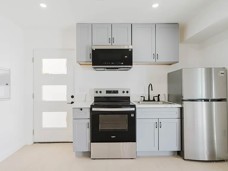 5648 1/4 Cartwright Ave — Photo 8