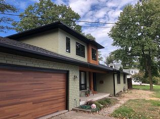 2094 Riverside Dr, Lakewood, OH