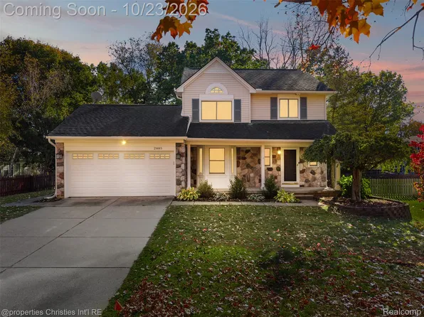 2885 Nottingham Dr, Waterford, MI 48329