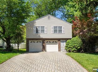 67 Short Pl, Cresskill, NJ 07626
