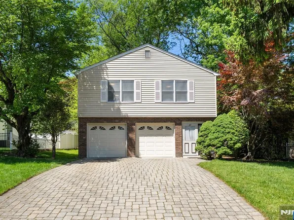 67 Short Pl, Cresskill, NJ 07626