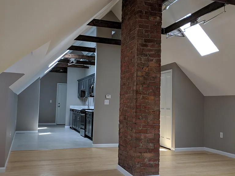 4836 Commonwealth St #B — Photo 15