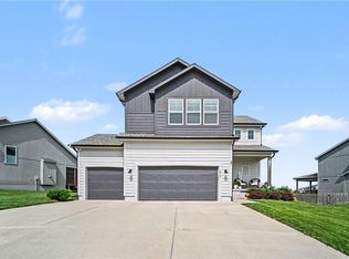 1912 SW Merryman Dr, Lees Summit, MO 64082