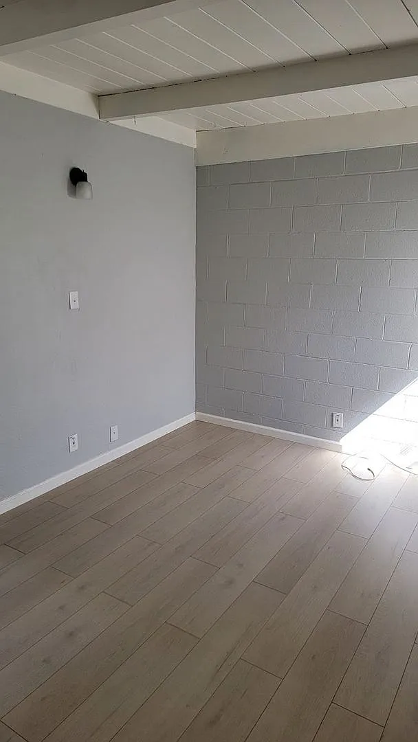 1 Bedroom Duplex in Roseville Available Now — Photo 3