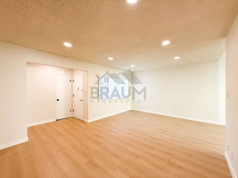 13129 OXNARD ST. — Photo 11
