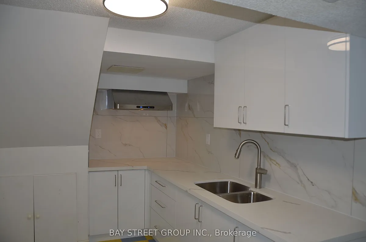Building Photo - 283 Port Royal Trl