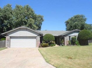 105 Redbird Cir, Midwest City, OK 73110
