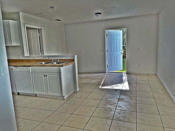 2nd image of 1009 Avenue H