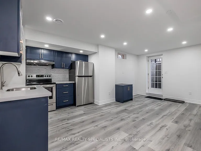 1 Huron Ln — Photo 1