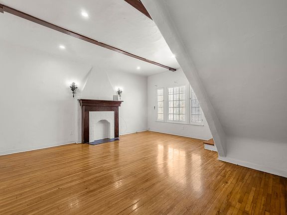 4th image of 226 S Fuller Ave #1/4