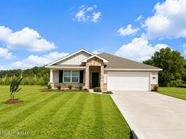 114 Strawberry Dr, Lucedale, MS 39452