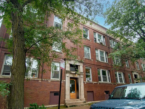 2nd image of 1057 W Berwyn Ave #3