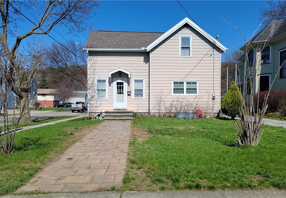 1st image of 224 Main St