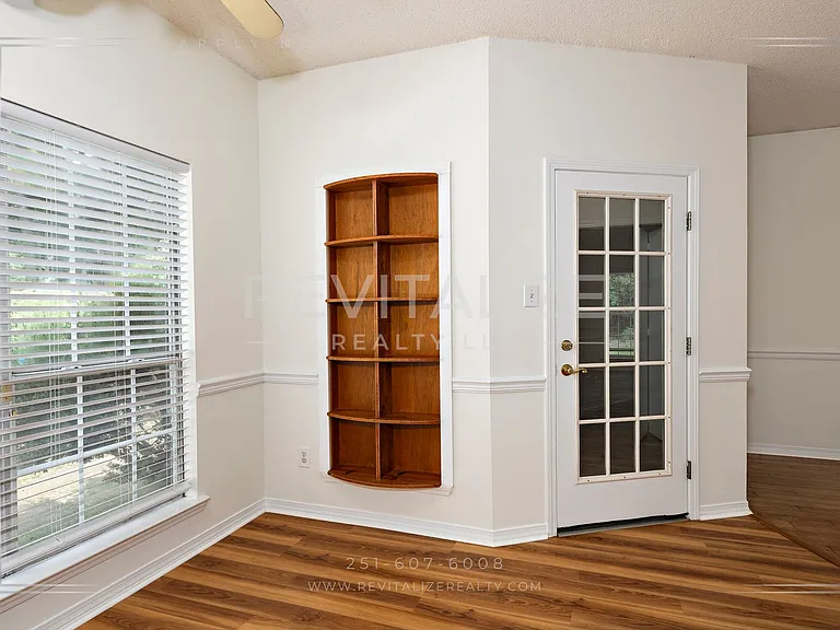 105 Ventura Cir — Photo 48