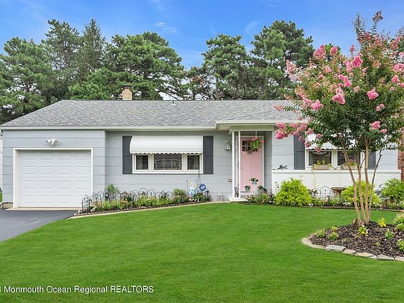 3rd image of 26 Beaverbrook Drive