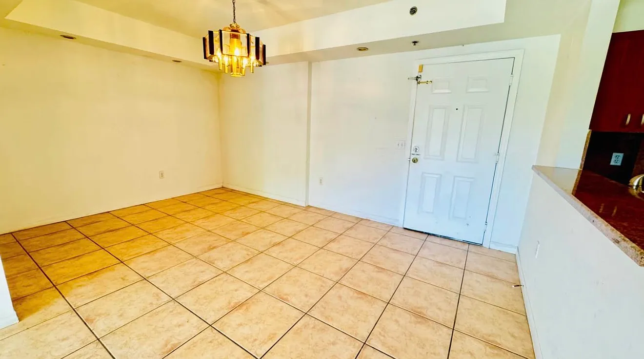 3 bed, 1208 sqft, $2,500 — Photo 2