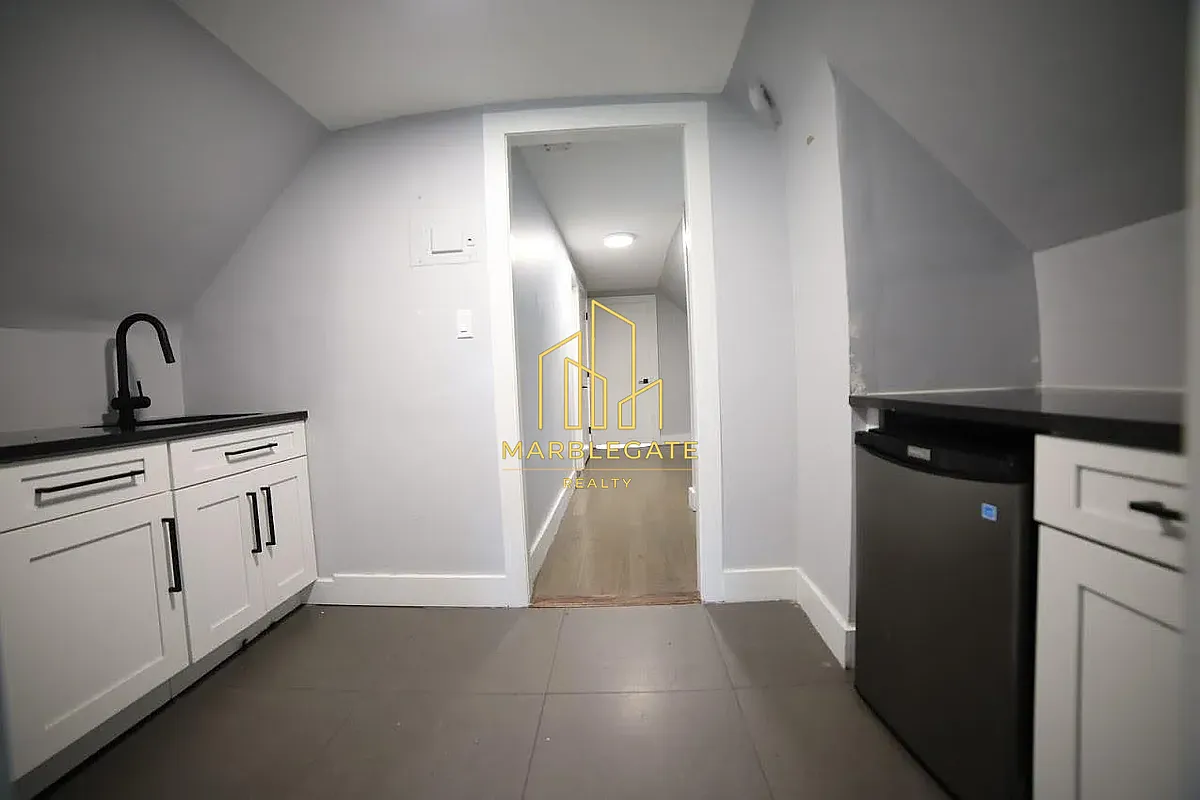Building Photo - 145 Pearsall Ave #22