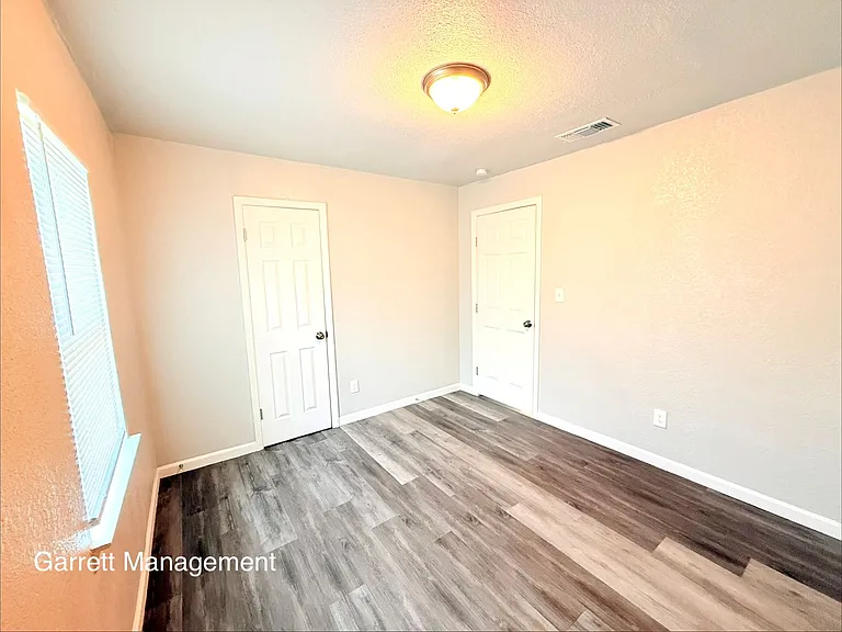 403 Veterans Ave — Photo 8