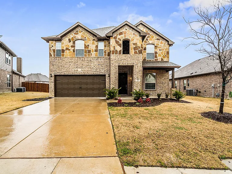 3816 Walden Dr — Photo 1