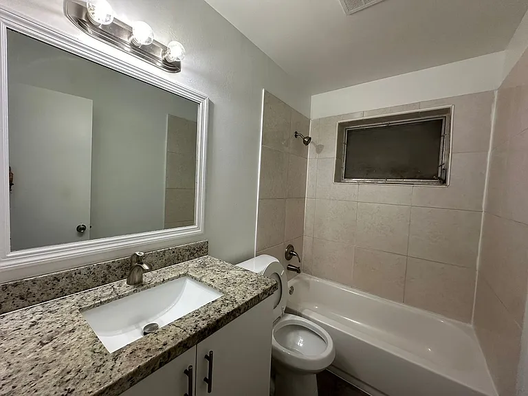 2221 Monroe St — Photo 14
