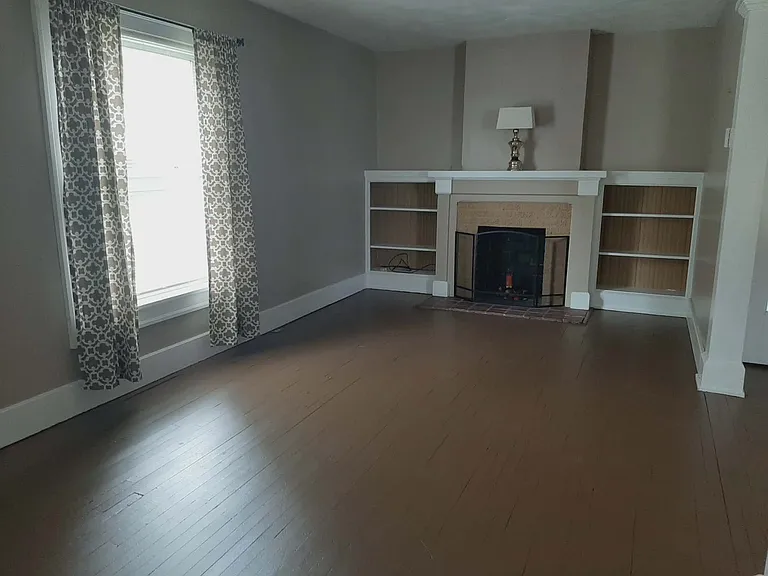 121 Western Ave — Photo 7