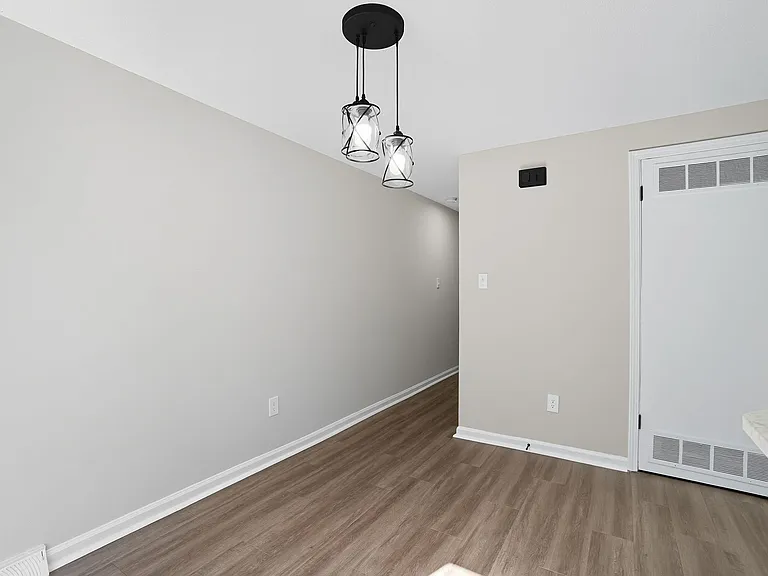 Coventry Court Townhomes — Photo 9