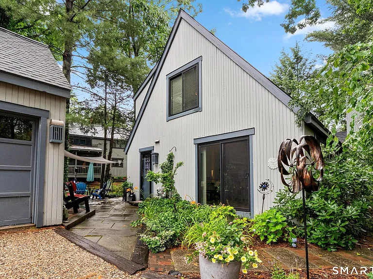 7 Pond Cir #7 — Photo 32