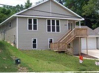 2853 N Grandview Ave, Dubuque, IA 52001