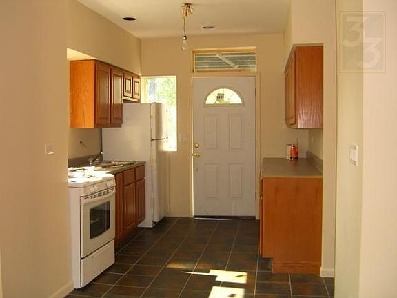 2nd image of 2029 W Morse Ave #3