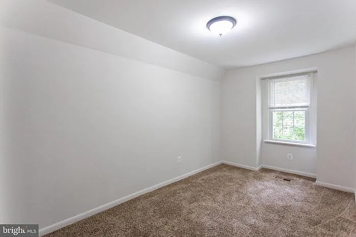 8593 Pioneer Dr — Photo 14