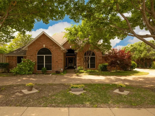 6316 Meadow Lakes Dr, North Richland Hills, TX 76180