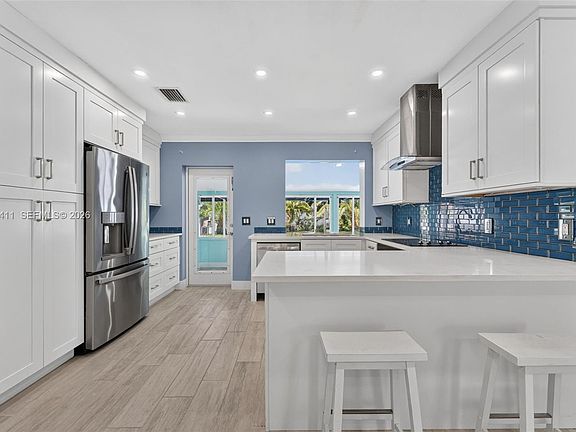4th image of 717 SE 2nd St