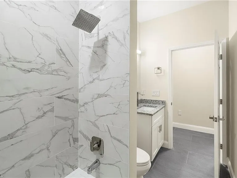 1043 Albert Ave — Photo 32