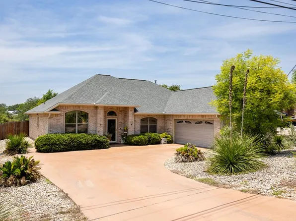 1233 Hilltop Rd, Kerrville, TX 78028