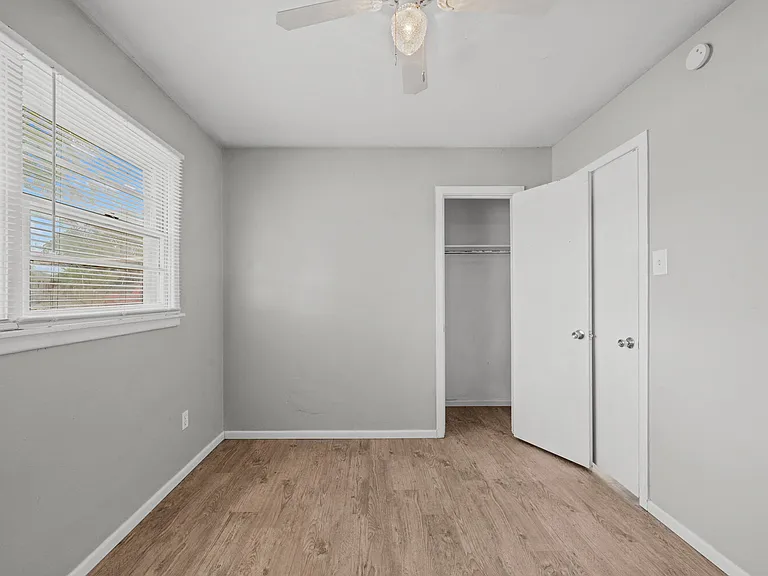 2612 E Auburn St — Photo 16