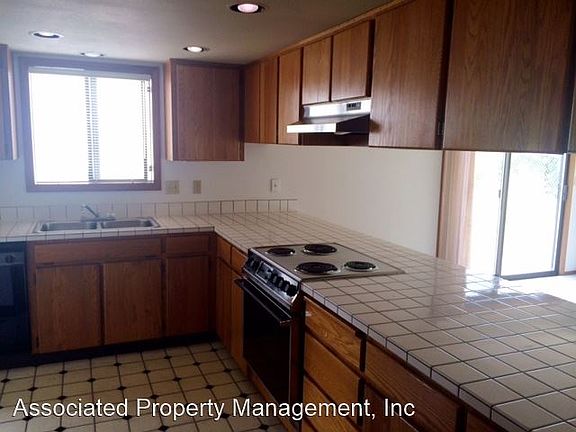 3rd image of 1428 NE 14th Ave