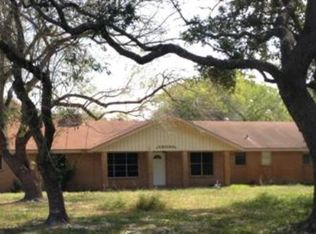 806 Heron Ln, Rockport, TX 78382