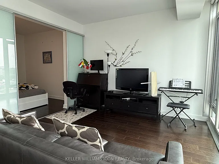 111 Champagne Ave S #511 — Photo 15