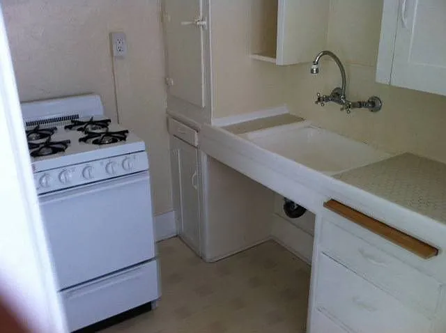Studio, 330 sqft, $1,395 — Photo 3
