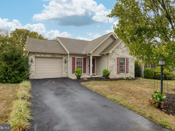 26 Keswick Dr, Mechanicsburg, PA 17050